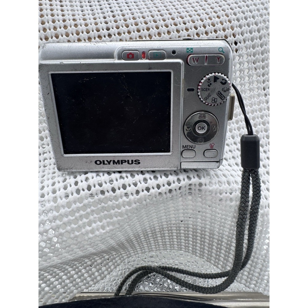 Olympus FE-180 6MP Digital Camera Parts Repair Powers On No Display Untested
